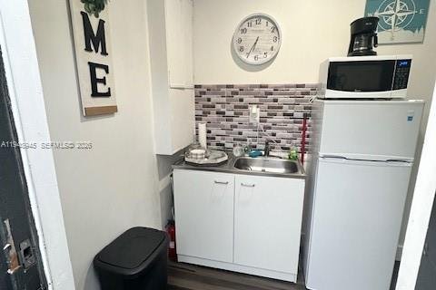 House in Hollywood, Florida 3 bedrooms, 128.86 sq.m. № 2062086 - photo 12