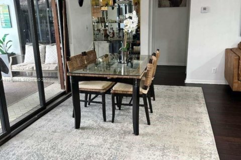 House in Hollywood, Florida 3 bedrooms, 128.86 sq.m. № 2062086 - photo 27