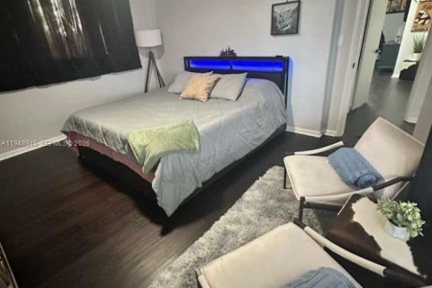 House in Hollywood, Florida 3 bedrooms, 128.86 sq.m. № 2062086 - photo 28