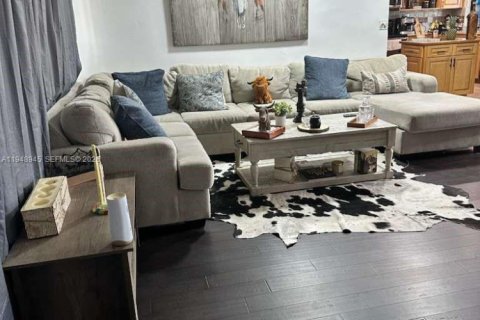 House in Hollywood, Florida 3 bedrooms, 128.86 sq.m. № 2062086 - photo 20