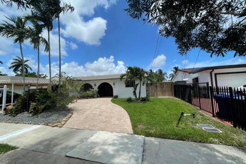 House in Hollywood, Florida 3 bedrooms, 128.86 sq.m. № 2062086 - photo 3