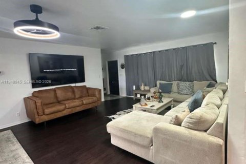 House in Hollywood, Florida 3 bedrooms, 128.86 sq.m. № 2062086 - photo 21