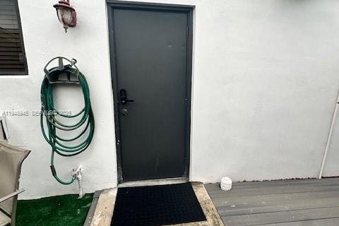 House in Hollywood, Florida 3 bedrooms, 128.86 sq.m. № 2062086 - photo 11