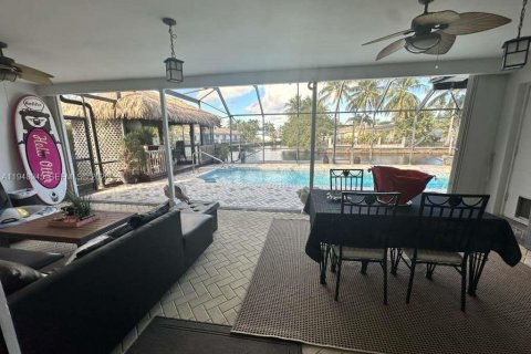 House in Hollywood, Florida 3 bedrooms, 128.86 sq.m. № 2062086 - photo 25