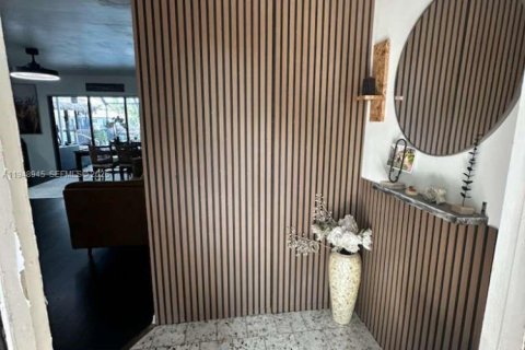 House in Hollywood, Florida 3 bedrooms, 128.86 sq.m. № 2062086 - photo 18