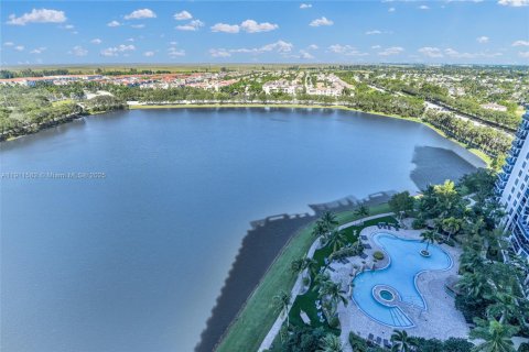 Condo in Sunrise, Florida, 2 bedrooms  № 2169383 - photo 16