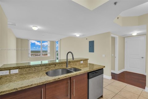 Condo in Sunrise, Florida, 2 bedrooms  № 2169383 - photo 9