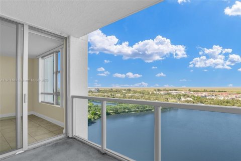 Condo in Sunrise, Florida, 2 bedrooms  № 2169383 - photo 15