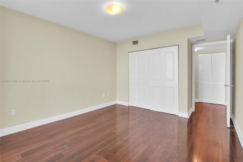 Condo in Sunrise, Florida, 2 bedrooms  № 2169383 - photo 23