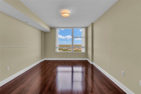 Condo in Sunrise, Florida, 2 bedrooms  № 2169383 - photo 25