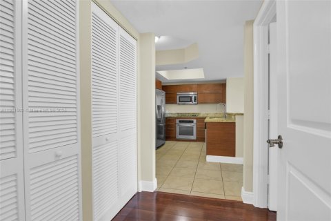 Condo in Sunrise, Florida, 2 bedrooms  № 2169383 - photo 20