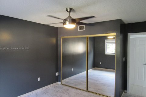 Condominio en alquiler en Hialeah, Florida, 2 dormitorios, 75.44 m2 № 1951958 - foto 14