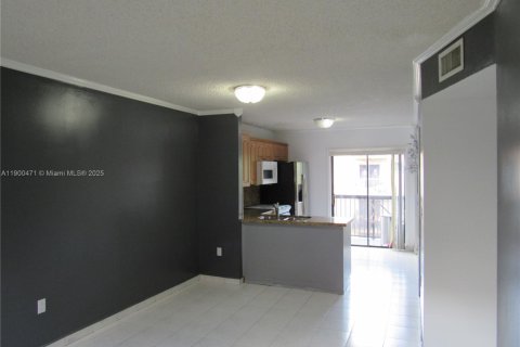 Condominio en alquiler en Hialeah, Florida, 2 dormitorios, 75.44 m2 № 1951958 - foto 1