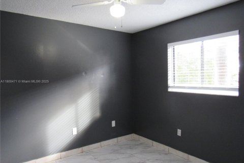 Condominio en alquiler en Hialeah, Florida, 2 dormitorios, 75.44 m2 № 1951958 - foto 19