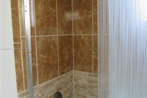 Condominio en alquiler en Hialeah, Florida, 2 dormitorios, 75.44 m2 № 1951958 - foto 11