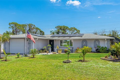 House in Venice, Florida 2 bedrooms, 127.93 sq.m. № 1670830 - photo 1