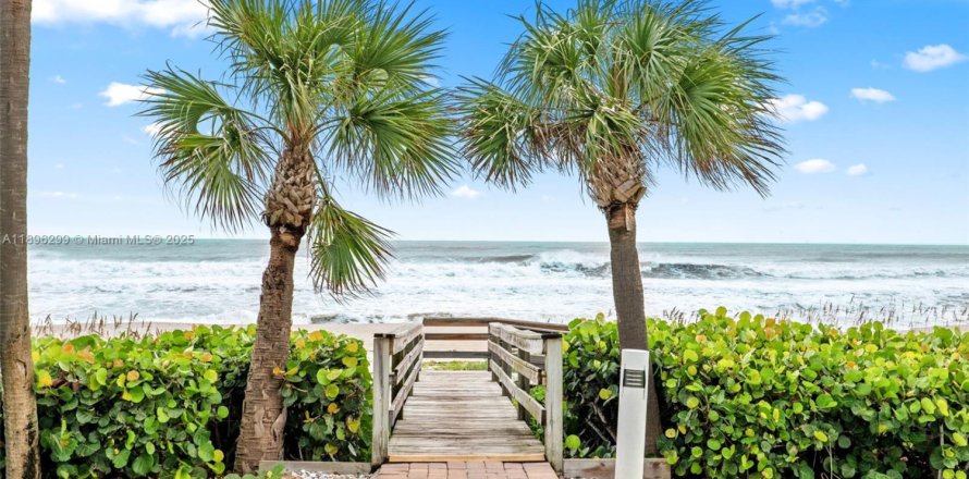 Кондоминиум с 3 спальнями в Индиалантик, Флорида № 1947784