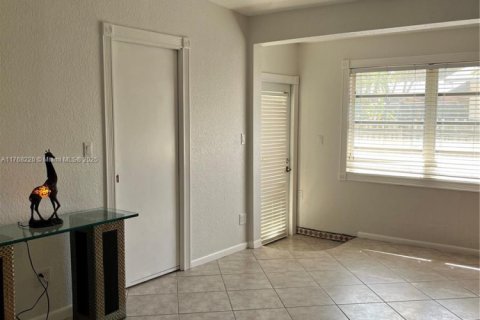 Propiedad comercial en venta en Fort Lauderdale, Florida, 473.52 m2 № 1692615 - foto 26