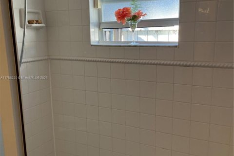Propiedad comercial en venta en Fort Lauderdale, Florida, 473.52 m2 № 1692615 - foto 17