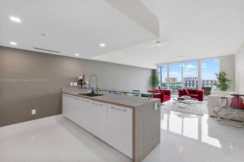 Condominio en venta en Sunny Isles Beach, Florida, 2 dormitorios, 157 m2 № 1980029 - foto 25
