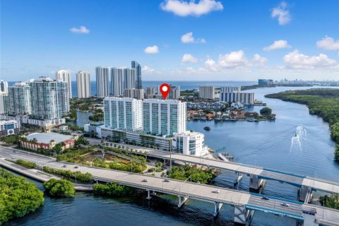 Condominio en venta en Sunny Isles Beach, Florida, 2 dormitorios, 157 m2 № 1980029 - foto 3