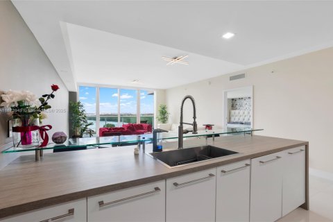 Condominio en venta en Sunny Isles Beach, Florida, 2 dormitorios, 157 m2 № 1980029 - foto 28