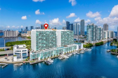 Condominio en venta en Sunny Isles Beach, Florida, 2 dormitorios, 157 m2 № 1980029 - foto 1