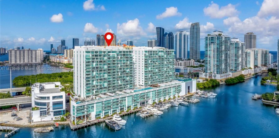 Condominio en Sunny Isles Beach, Florida, 2 dormitorios  № 1980029