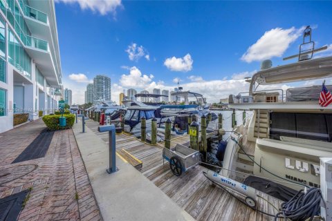 Condominio en venta en Sunny Isles Beach, Florida, 2 dormitorios, 157 m2 № 1980029 - foto 16