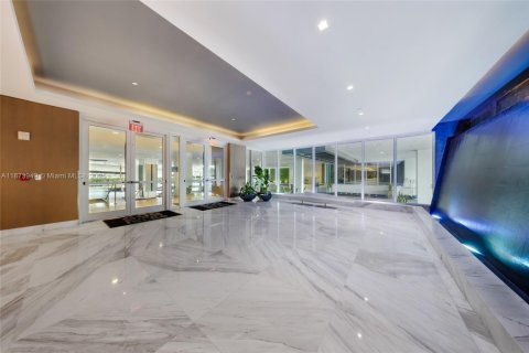 Condominio en venta en Sunny Isles Beach, Florida, 2 dormitorios, 157 m2 № 1980029 - foto 19