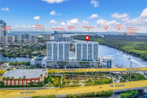 Condominio en venta en Sunny Isles Beach, Florida, 2 dormitorios, 157 m2 № 1980029 - foto 2