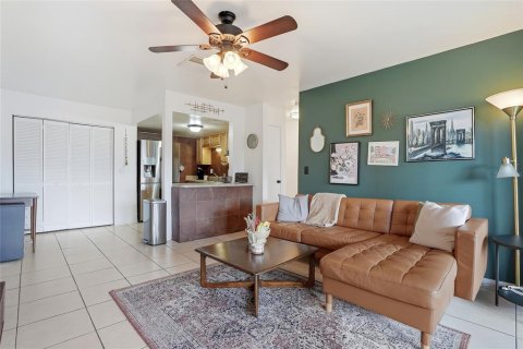 Condominio en venta en Tampa, Florida, 1 dormitorio, 65.96 m2 № 2166190 - foto 8