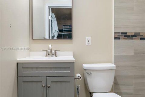 Casa en venta en Wilton Manors, Florida, 4 dormitorios, 183.3 m2 № 1937893 - foto 13
