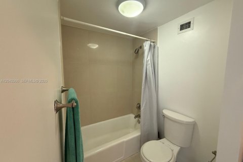 Condominio en alquiler en Miami Beach, Florida, 50.63 m2 № 2177747 - foto 13