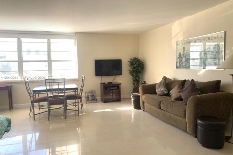 Estudio en el Condominio en Miami Beach, Florida № 2177747