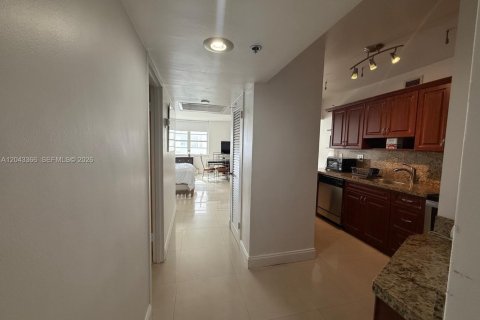 Condominio en alquiler en Miami Beach, Florida, 50.63 m2 № 2177747 - foto 6