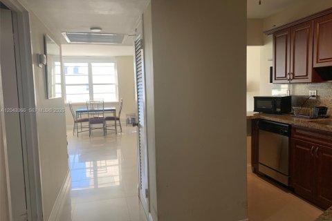 Condominio en alquiler en Miami Beach, Florida, 50.63 m2 № 2177747 - foto 12