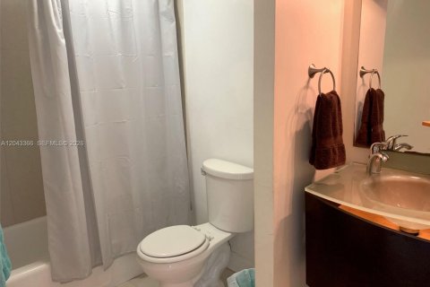 Condominio en alquiler en Miami Beach, Florida, 50.63 m2 № 2177747 - foto 11