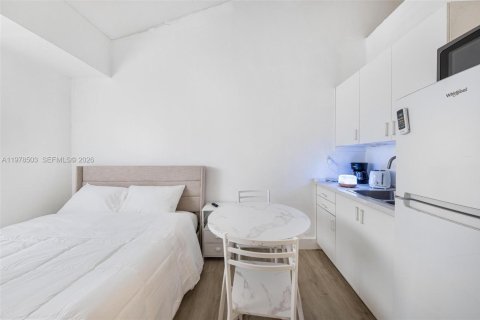 Commercial property in Miami, Florida 1 bedroom, 32.52 sq.m. № 2044397 - photo 11