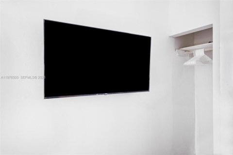 Commercial property in Miami, Florida 1 bedroom, 32.52 sq.m. № 2044397 - photo 16