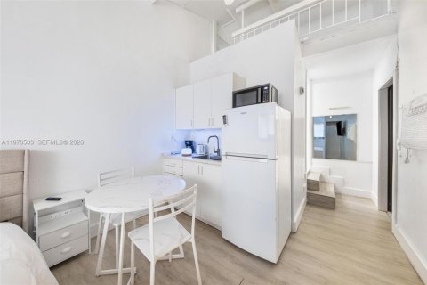 Commercial property in Miami, Florida 1 bedroom, 32.52 sq.m. № 2044397 - photo 12