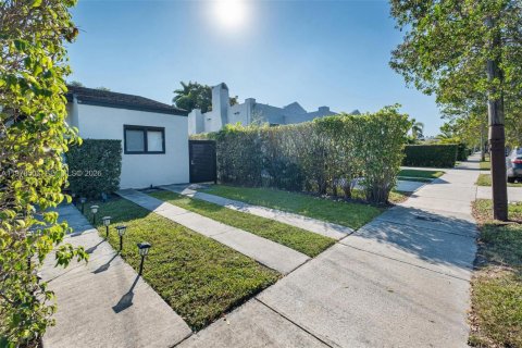 Commercial property in Miami, Florida 1 bedroom, 32.52 sq.m. № 2044397 - photo 7