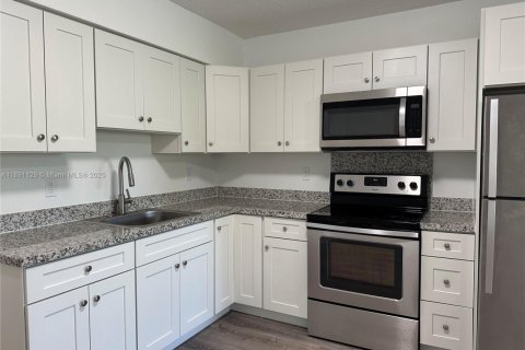 Apartment in Hollywood, Florida 1 bedroom № 1943761 - photo 6
