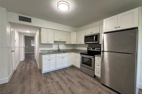 Apartment in Hollywood, Florida 1 bedroom № 1943761 - photo 4