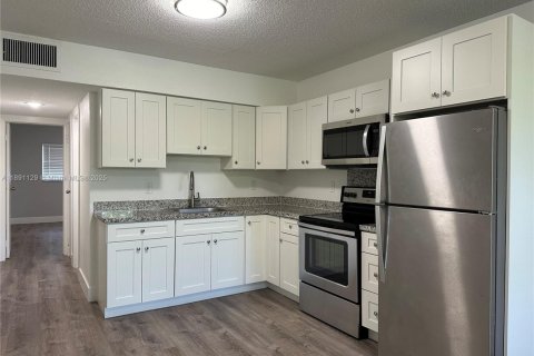 Apartment in Hollywood, Florida 1 bedroom № 1943761 - photo 7