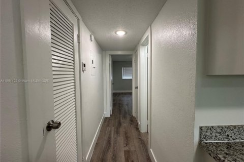 Apartment in Hollywood, Florida 1 bedroom № 1943761 - photo 10