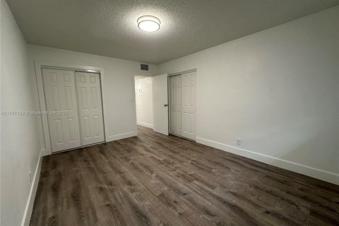 Apartment in Hollywood, Florida 1 bedroom № 1943761 - photo 18