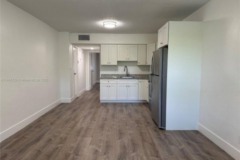 Apartment in Hollywood, Florida 1 bedroom № 1943761 - photo 2