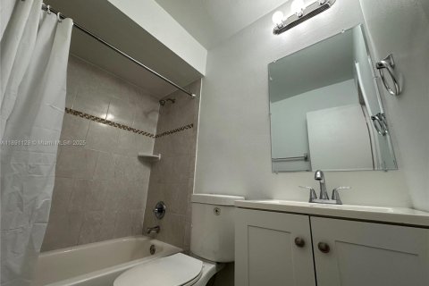 Apartment in Hollywood, Florida 1 bedroom № 1943761 - photo 15