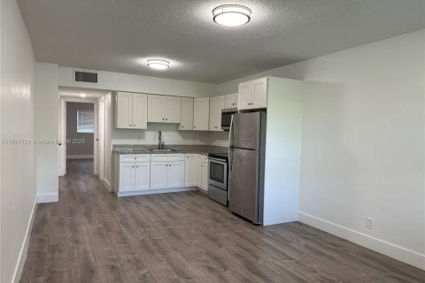 Apartment in Hollywood, Florida 1 bedroom № 1943761 - photo 1